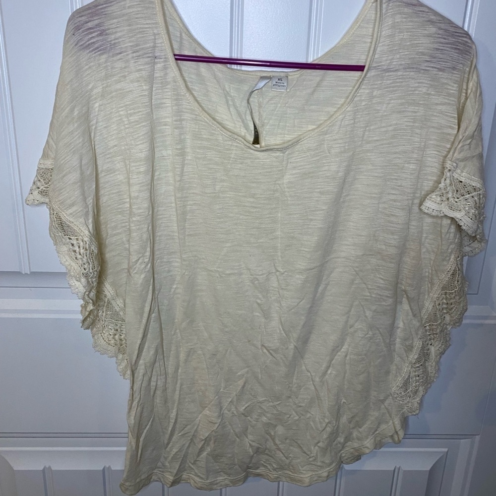 Lauren Conrad Cream Top with lace detail - Picture 4 of 7